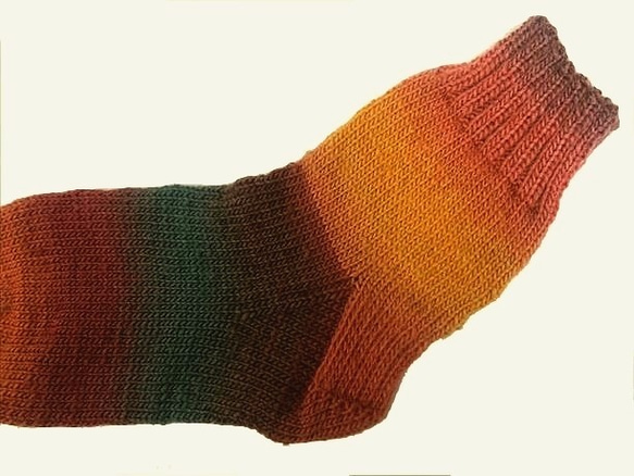 暖かい手編みのソックス★あったか色★手編み感満載 3枚目の画像