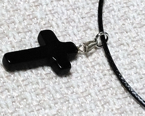 天然石オニキス十字架チャーム 黒紐ネックレス ネックレス・ペンダント