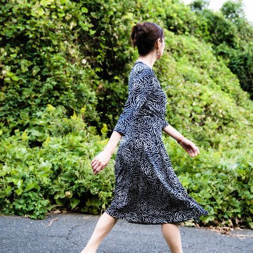 何度も花咲く 大人ワンピース リバティカシュクールワンピース パフ  