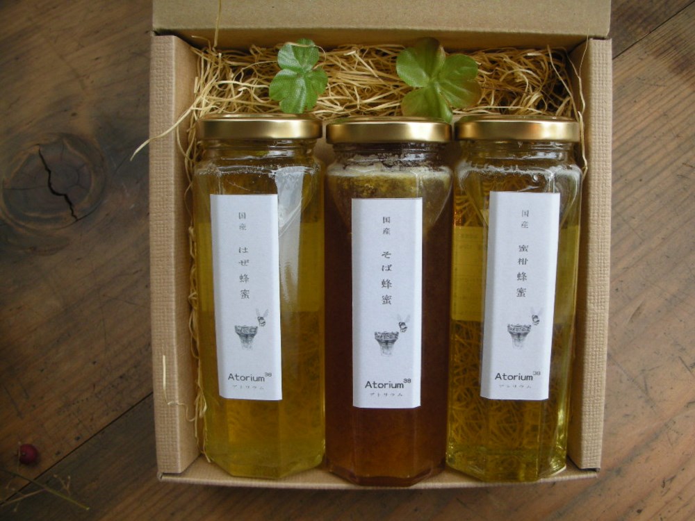 国産蜂蜜贅沢3本ギフトセット(一本180g入)たっぷりサイズ　健康を守るハチミツ！日頃の感謝の気持ちを込めて母の日ギフト