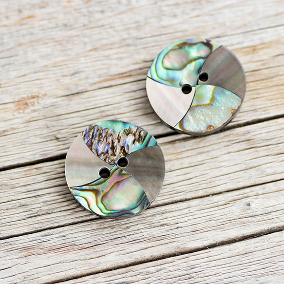 ウノアエレ つや消しイタリアンカッティングデザインピアス K18WG ウノアエレ つや消しイタリアンカッティングデザインピアス K18WG