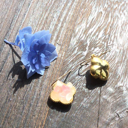 14kgf【天然石】ローズクォーツの可愛いお花のピアス 3枚目の画像
