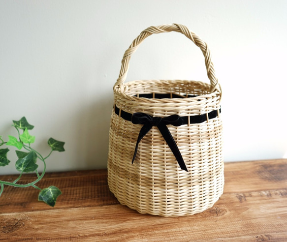 アナトリエ　リボンカゴバック　お盆限定価格 リボン まるい カゴバッグ【黒 ベロアリボン】 かごバッグ RiCherie
