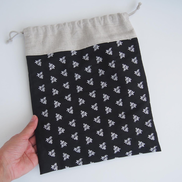 インナーバッグ巾着(オムツ/貴重品入れ)プチブーケ刺繍 2枚目の画像