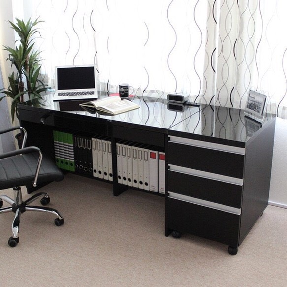 美しい鏡面仕上げ！デスク、チェスト2点セット