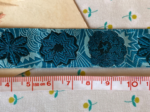 新商品！『USA製　　刺しゅうリボン　細かな花のような模様　水色』～22㎜×1m単位でカット～　 2枚目の画像