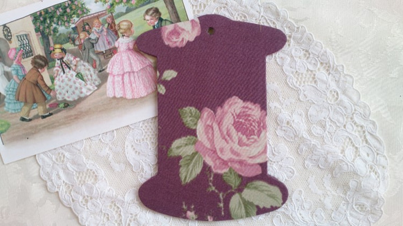 カルトナージュ♪布張り　お洒落なバラ柄糸巻き　(S)～紫～ 2枚目の画像