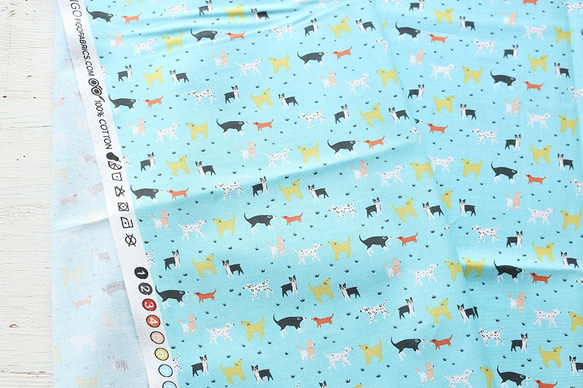 新入荷！USA製♪『FIGO Fabrics　ドッグラン　ブルー地　小さな犬柄』～50㎝単位でカット～ 4枚目の画像