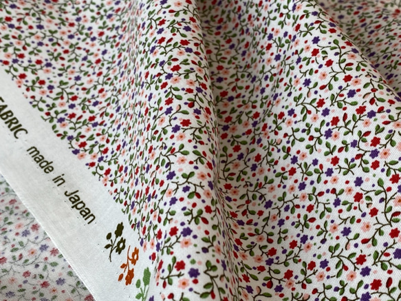 新入荷！『Kei Fabric （ケイファブリック） タイニーフラワー 110cm巾』～50㎝単位でカット～　 1枚目の画像