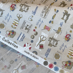 再入荷♪『 Quilters collection 巾110cm　ソーイング柄　Aー薄ベージュ』～50㎝単位でカット〜 2枚目の画像