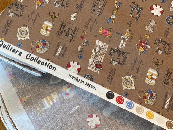 『 Quilters collection 　ソーイング柄　Fーブラウン』～50㎝単位でカット〜 4枚目の画像