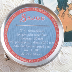 フランス製　SAJOU 　サジュー『しっかりとしまるティン缶』〜虫ピン約150個入り〜 4枚目の画像