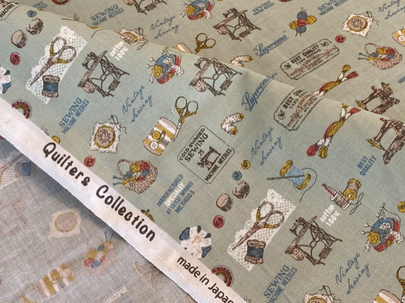 新色入荷！『Quilters collection 　ソーイング柄　Eーキミドリ』～50㎝単位でカット〜 1枚目の画像