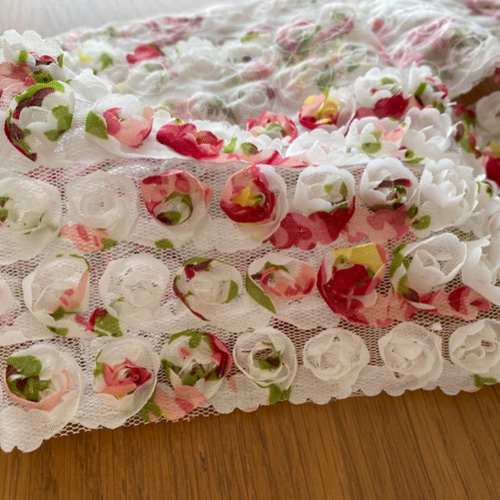 新商品！『ふわふわ柔らかなナイロンシフォン 薔薇モチーフトリム 90 