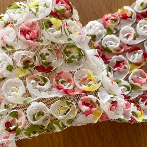 新商品！『ふわふわ柔らかなナイロンシフォン 薔薇モチーフトリム 90 