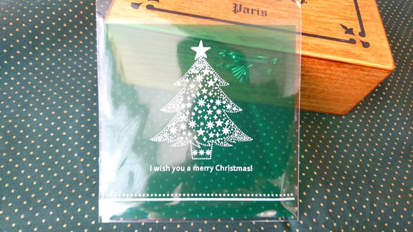 人気の２色セット！『クリスマスラッピング　OPP袋　テープ留め付き！正方形！』～２色各15枚ずつ　計30枚セット～ 4枚目の画像