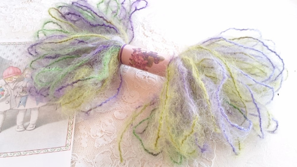 ちょこっとずつを巻いて♪イタリア製　『ふわふわがお洒落なグラデーション毛糸』～キッドモヘア～ 3枚目の画像