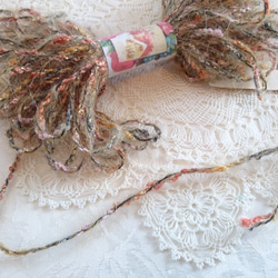 ちょこっとずつをセットに♪フリンジの様なベージュの変わり毛糸と、ラメ糸がアクセント茶系毛糸2つセット 4枚目の画像