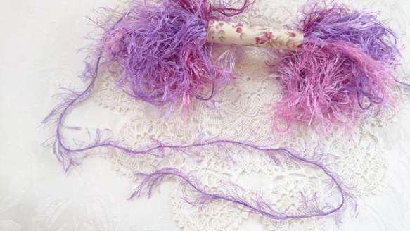 ちょこっとずつをセットに♪　トルコ製　ムラサキ系フリンジの様なふわふわ毛糸と、ふわふわモコモコが可愛い毛糸2つセット 2枚目の画像