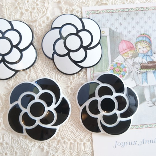 大きさのあるデコパーツ！『樹脂カメリアパーツ ～60mmブラック