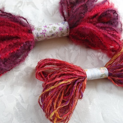 ちょこっとずつをセットに♪トルコ製ふわふわ毛糸と、ラメ糸がアクセント赤系毛糸2つセット 4枚目の画像
