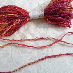 ちょこっとずつをセットに♪トルコ製ふわふわ毛糸と、ラメ糸がアクセント赤系毛糸2つセット 2枚目の画像