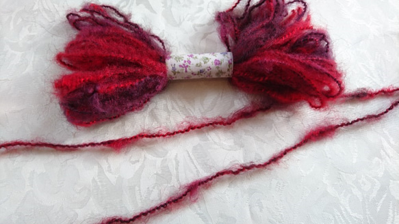 ちょこっとずつをセットに♪トルコ製ふわふわ毛糸と、ラメ糸がアクセント赤系毛糸2つセット 3枚目の画像