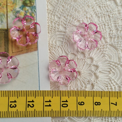 形がキュート♪『お花のプラスチックボタン　ピンクカラー　～4個セット　18㎜～ 2枚目の画像