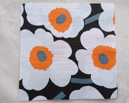 マリメッコ アイシーグレー ラテマグ＆ペーパーナプキン セット マリメッコ]過去の大人気カラー、アイシーグレー x ゴールドの