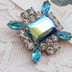 チェコのアンティーク♪『宝石のような　ハンドメイドのビジューガラスボタン』～水色×クリスタル③ 3枚目の画像