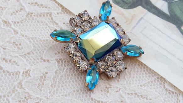 チェコのアンティーク♪『宝石のような　ハンドメイドのビジューガラスボタン』～水色×クリスタル③ 3枚目の画像