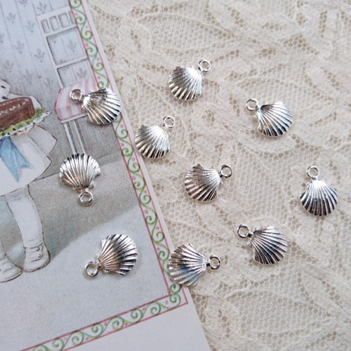 可愛い形の小さな貝がらチャーム♪』～シルバーシェル 5個セット  