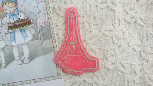 『刺しゅうワッペン♪ラメ糸がアクセント　綺麗なエッフェル塔　Eiffel Tower！』 3枚目の画像
