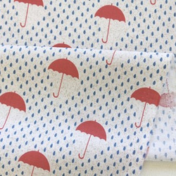 新商品♪『しとしと降る雨の中に並んだ傘が、キュートなコットン生地』～50㎝単位でカット～ 2枚目の画像