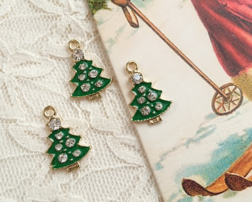 クリスマスチャーム！『ラインストーンが入ったツリーチャーム ♪』～2
