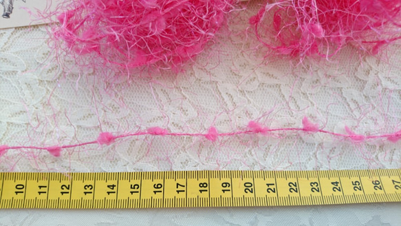 ちょこっと毛糸♪イタリア製　ポンポンが可愛いラメ入り毛糸～ピンク～ 2枚目の画像