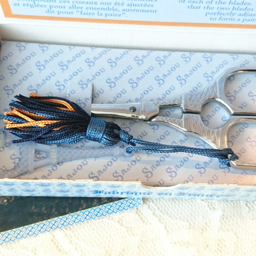ギフトにも♪『フランス SAJOU サジュー タッセルの付いたハサミ