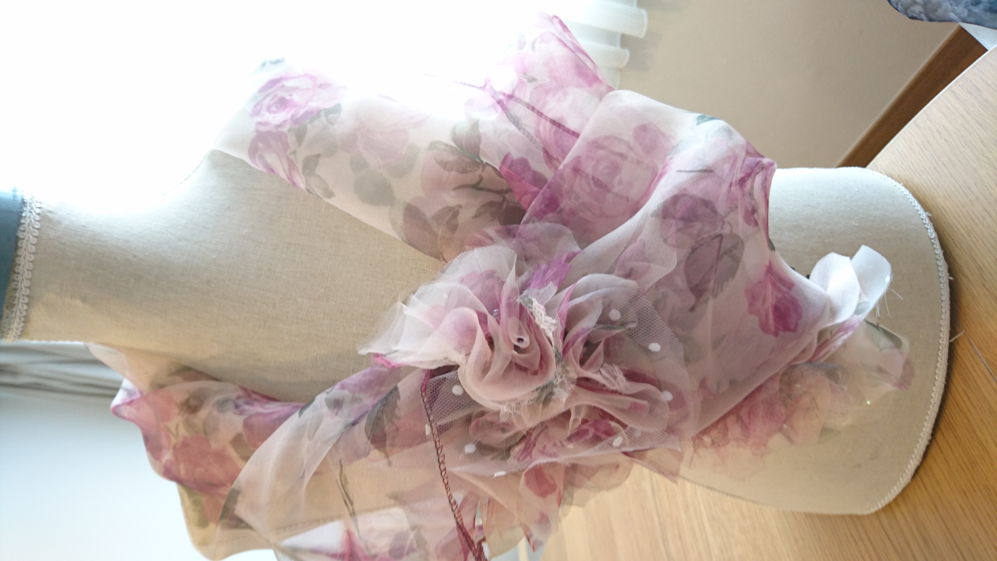 送料無料！軽くて持ち運びやすい！ギフトにも！『オーガンジーのエレガントストール』～ムラサキピンク系~