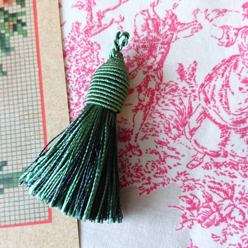 再入荷！『フランスから届いた 紐なしタッセル』～グリーン×濃い  