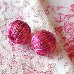 『色合い綺麗な巻き糸ビーズ 　ボールチャーム』～17㎜　ピンク2個セット～ 1枚目の画像