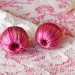 『色合い綺麗な巻き糸ビーズ 　ボールチャーム』～17㎜　ピンク2個セット～ 4枚目の画像