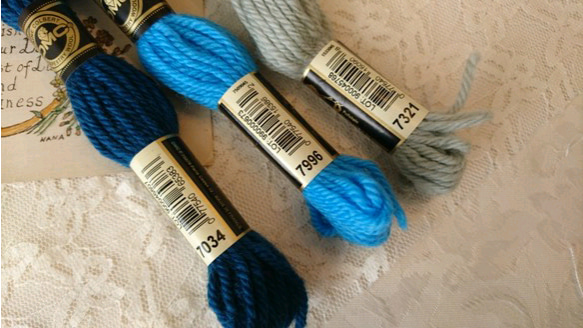 在庫限り！フランス『ＤМＣ　刺しゅう糸  4番  タペストリーウール  3色セット』～ブルー系～ 2枚目の画像