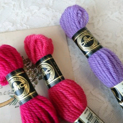 フランス製♪『ＤМＣ　刺しゅう糸  4番 タペストリーウール 3色セット』～ピンク、ムラサキ系～ 2枚目の画像