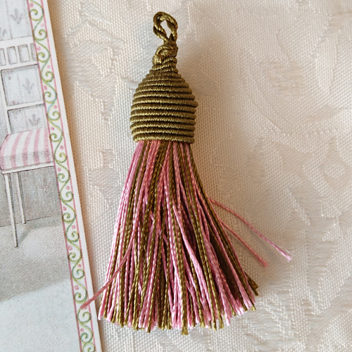 再入荷！人気商品！『フランスから届いた 紐なしタッセル』～カーキ  