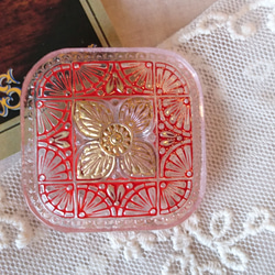 チェコボタン♪『細かな模様がお洒落　大きなガラスボタン』〜32×32mm　レッド〜 1枚目の画像