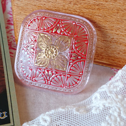 チェコボタン♪『細かな模様がお洒落　大きなガラスボタン』〜32×32mm　レッド〜 2枚目の画像