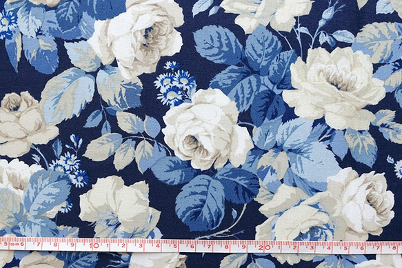 新商品！『FreeSpirit Fabrics　フリースピリット ブルー地　チェルシーのバラ』～50㎝単位でカット～ 2枚目の画像