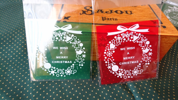 クリスマス♪『小さめで可愛い　リース柄バック　レッド　テープ留め付き！』～70㎜×70㎜　30枚 5枚目の画像