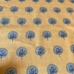 新入荷！北欧デザイン 『ぷっくり可愛い木が並んだ綿麻生地　イエロー×ブルー』～50㎝単位でカット～ 3枚目の画像