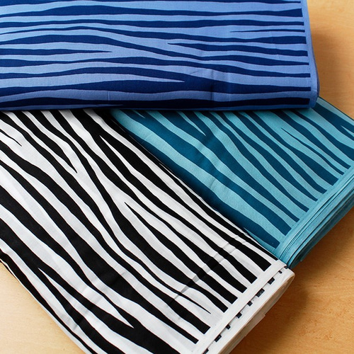 新入荷！『ゼブラ柄 グリーン プリント生地』～50㎝単位でカット